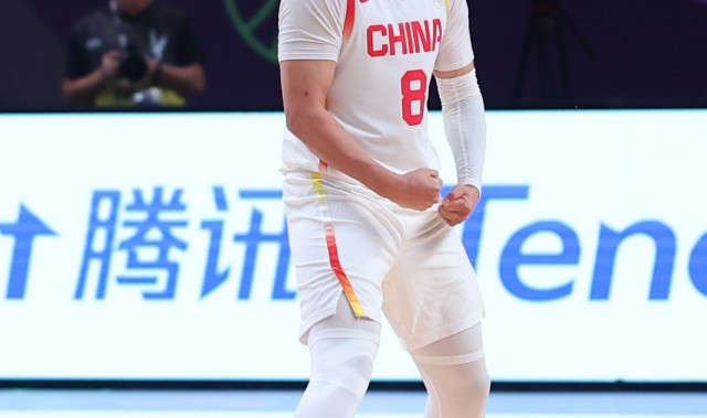 赵睿：打球肯定是要有脾气的 但是国家队队友会提醒我稳住情绪